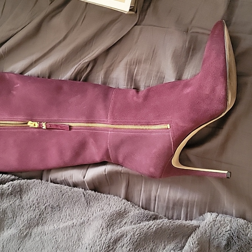 Gorgeous boots - Picture 2 of 4